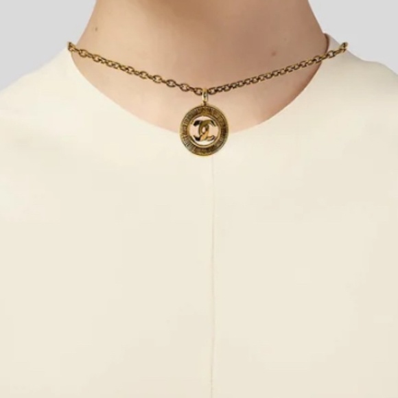 Vintage Chanel Logo Cut Out Lined Circle Pendant Necklace - Picture 3 of 3
